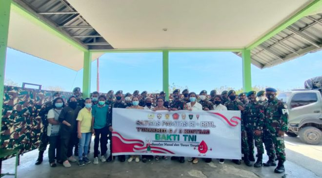 Sambut HUT ke-76 TNI, Satgas Yonarmed 6/3 Kostrad Gelar Bakti Sosial Donor Darah di Pos Perbatasan