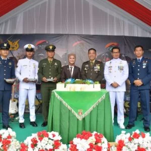 Bupati Laura Hadiri Upacara Peringatan HUT ke-78 TNI