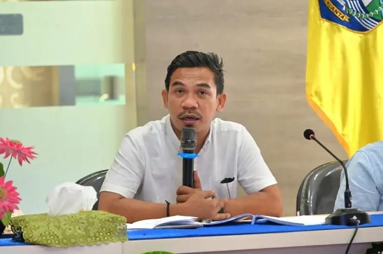 Arming Serahkan Bantuan Semen untuk Pembangunan Gereja GPIB Immanuel Bambangan