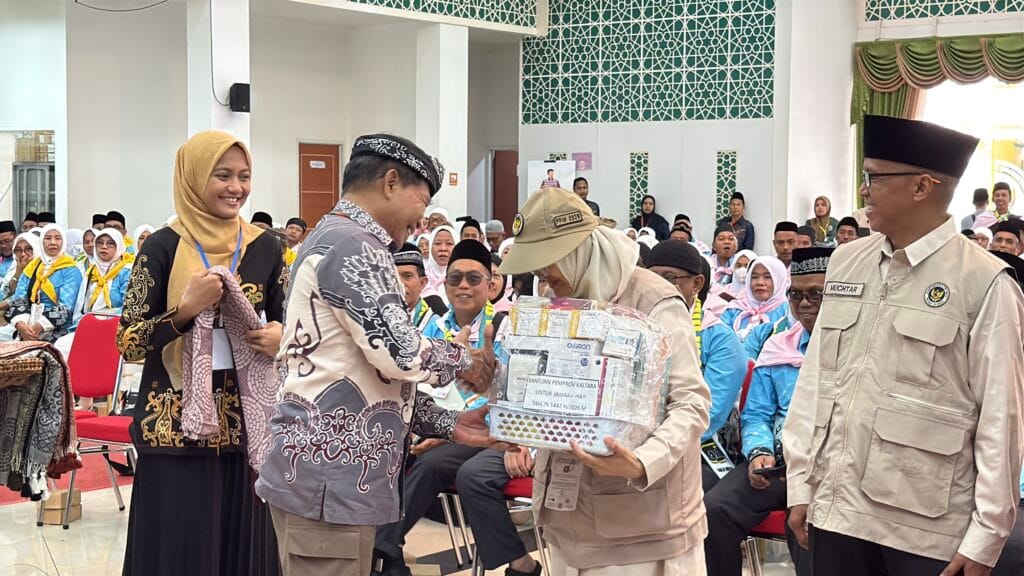 Gubernur Lepas 484 Calon Jemaah Haji Kaltara, Tekankan Kesehatan dan Kekompakan